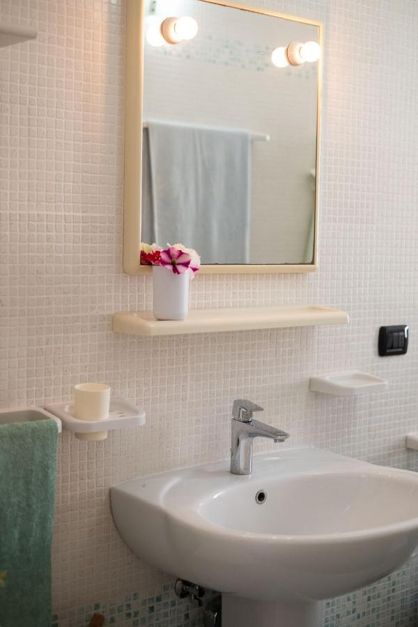 Perla Marina Apartment Torre Pali Ngoại thất bức ảnh